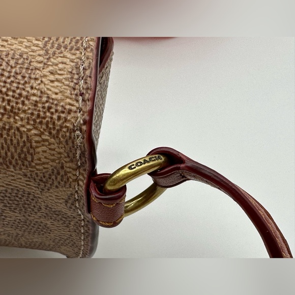 Coach Sunglass Signature Canvas Case - Picture 8 of 15